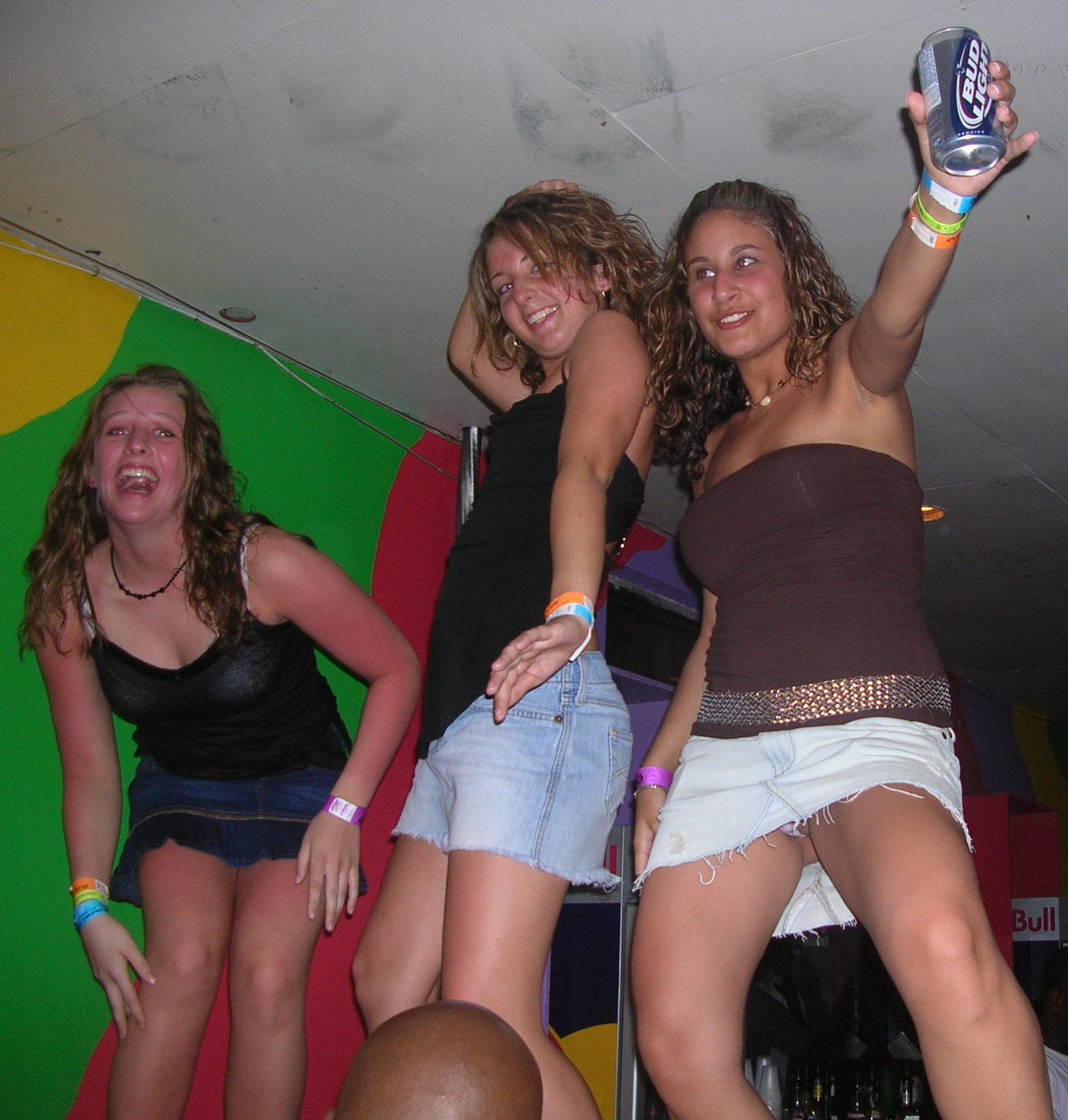 3 girls dancing naked