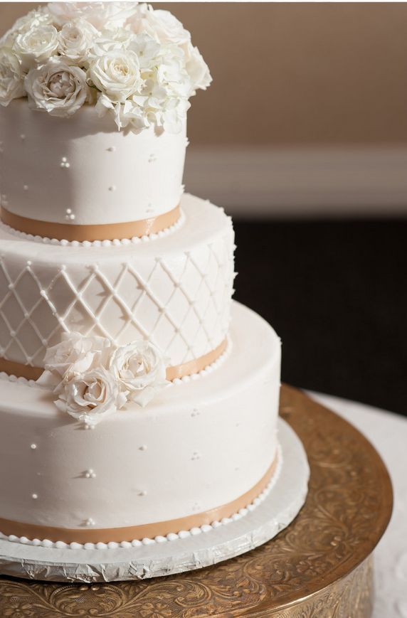Pixy reccomend Amateur wedding cake makers