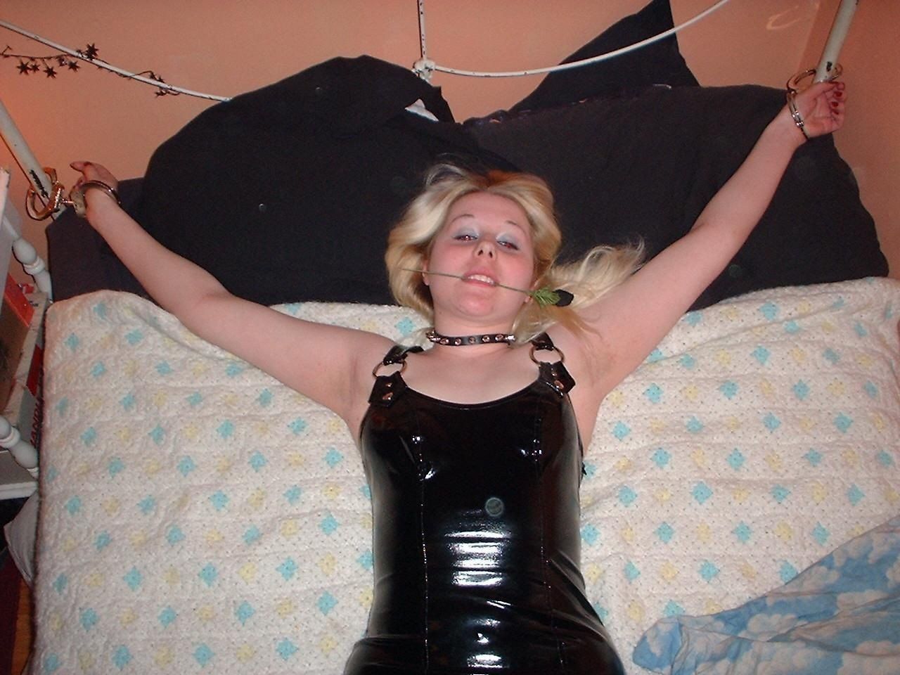 Rubber latex amatuer wife picture