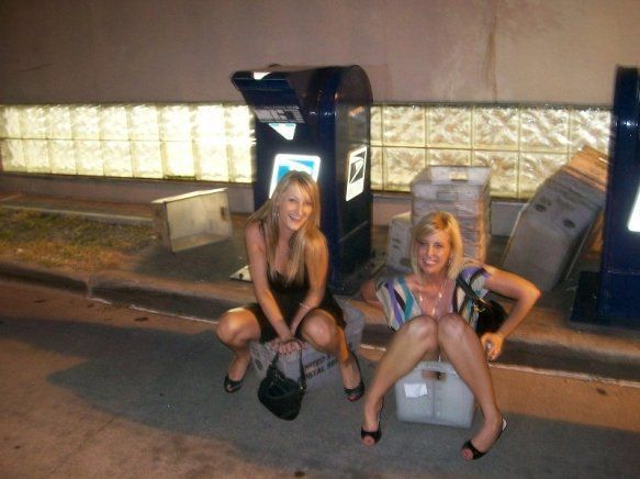 Drunk girls peeing pics