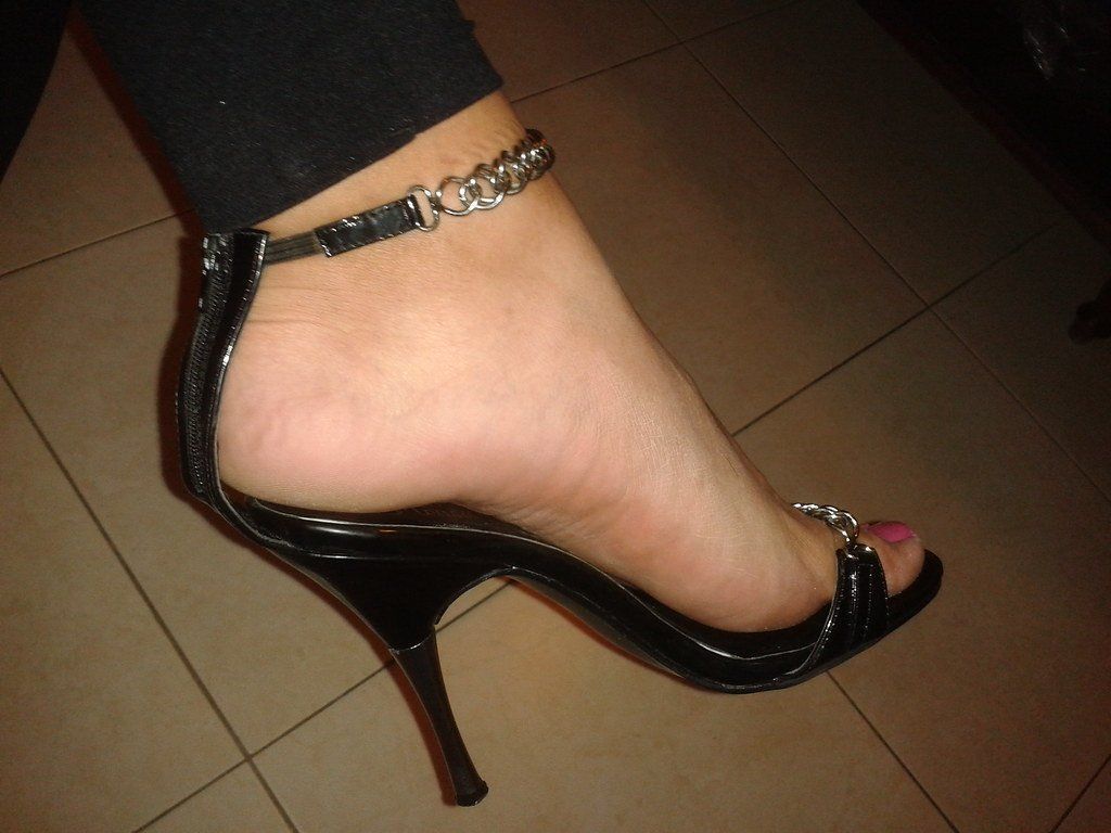 Wild R. reccomend Feet and heels fetish