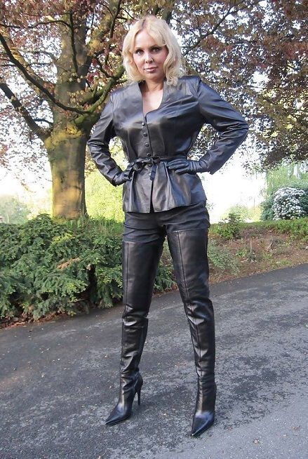 Fetish in leather woman