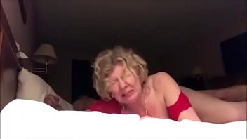 Mature granny squirts like crazy